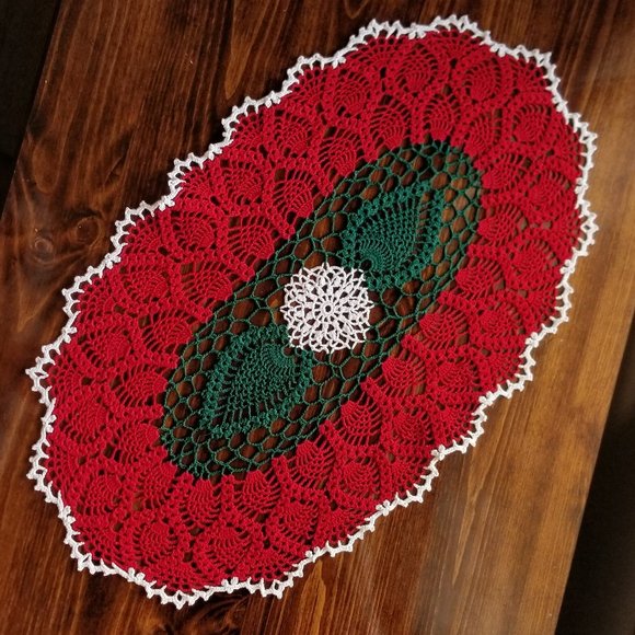 New Hand Crafted Pineapple Oval Doily, Red, Green, & White  25 1/2" x 15" - Picture 3 of 6